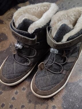 Uovo Boots 33 About 2/3 $45